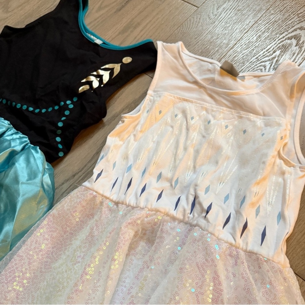Girls Frozen Clothing Bundle - mixed sizes - Picture 2 of 6